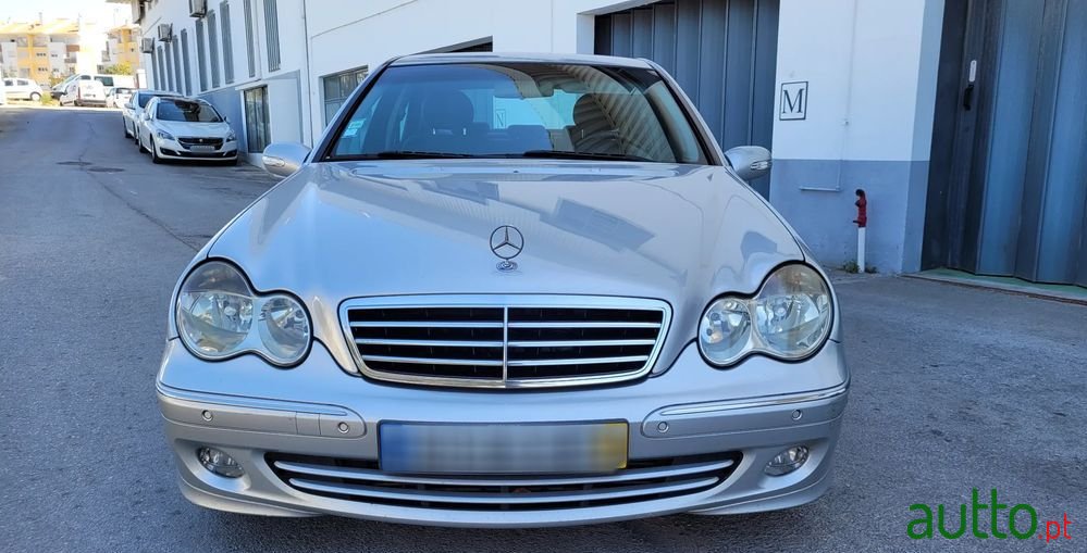 2004' Mercedes-Benz C 220 photo #6