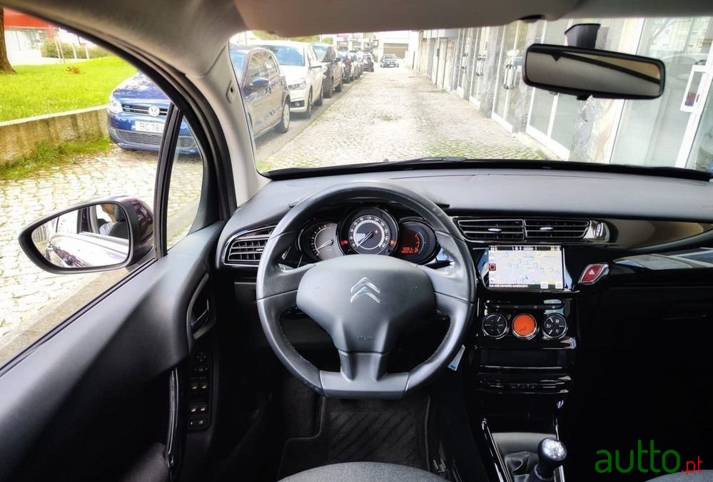 2015' Citroen C3 1.0 Vti Collection photo #6