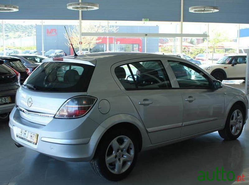 2008' Opel Astra 1.3 Cdti Edition photo #1