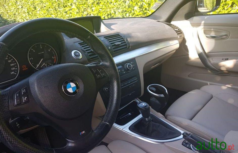 2011' BMW 118 photo #3