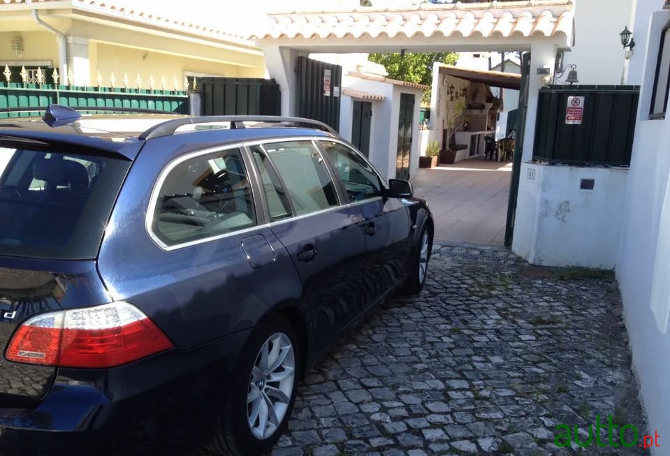 2008' BMW 520 photo #4