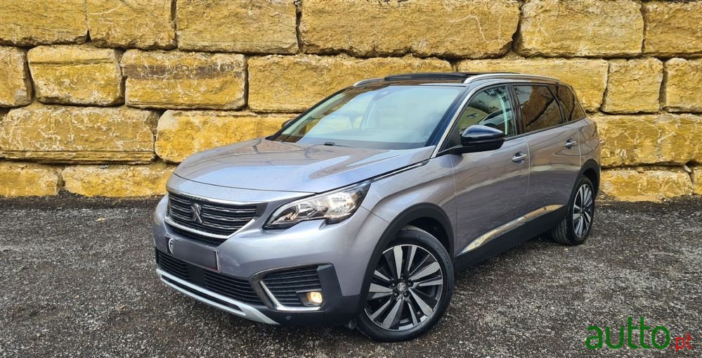 2017' Peugeot 5008 photo #1