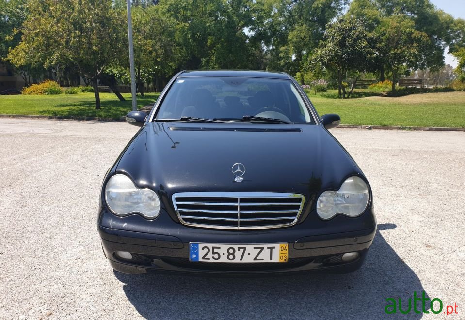 2004' Mercedes-Benz C-220 photo #3