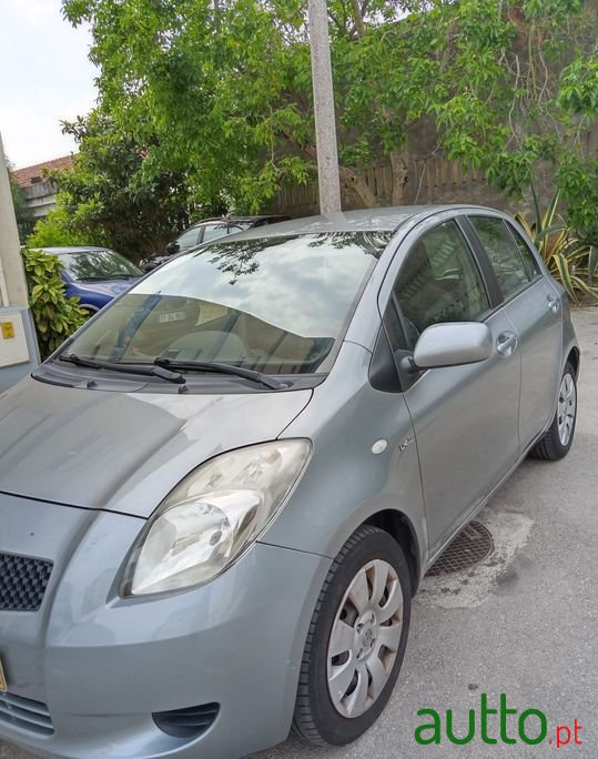 2006' Toyota Yaris photo #2