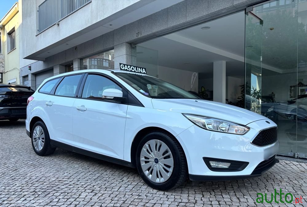 2014' Ford Focus Sw photo #2