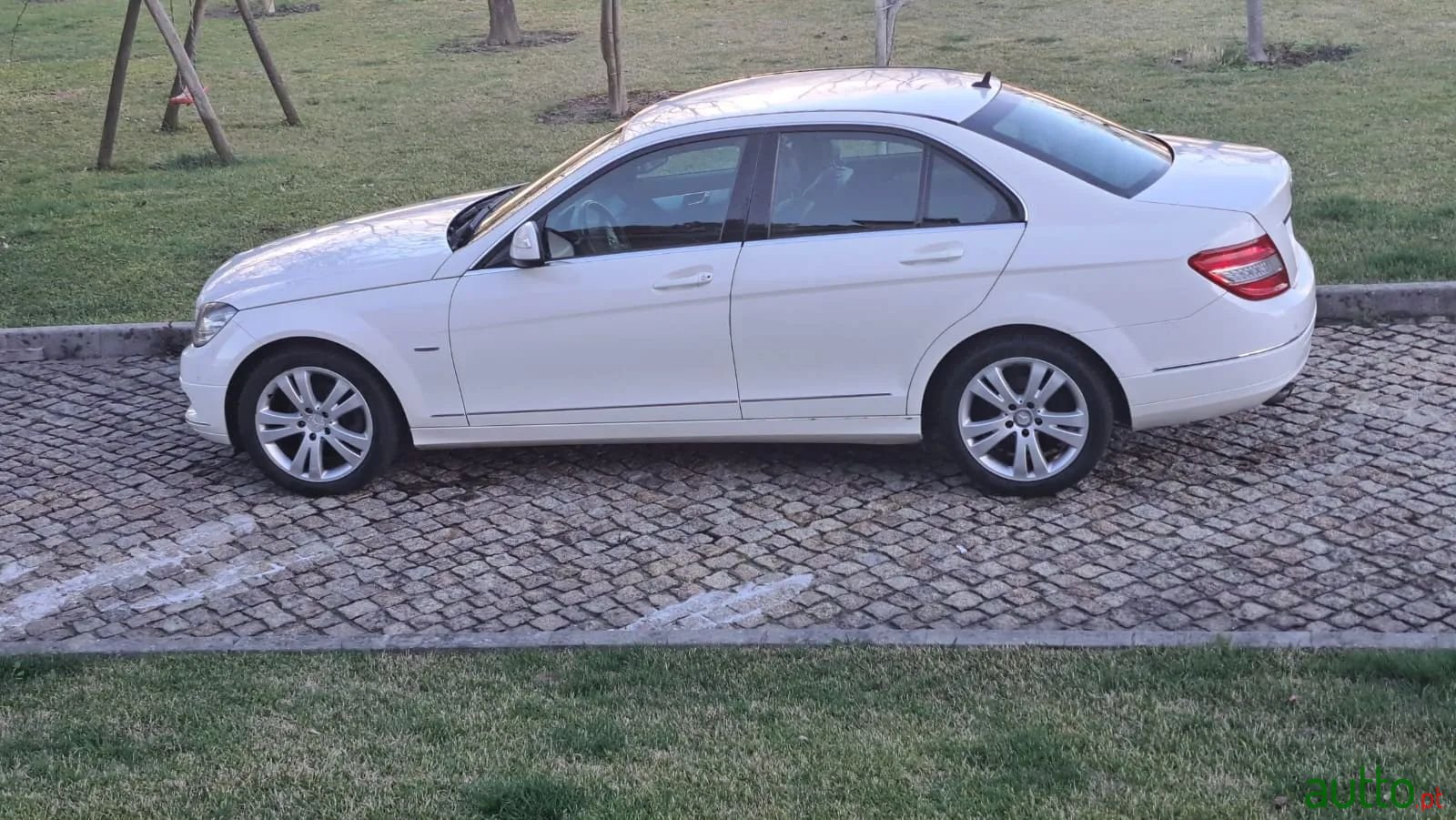 2008' Mercedes-Benz C-200 photo #1