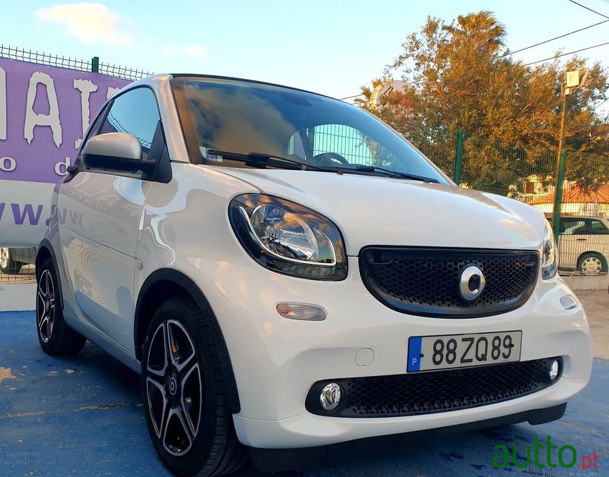2019' Smart Fortwo photo #1