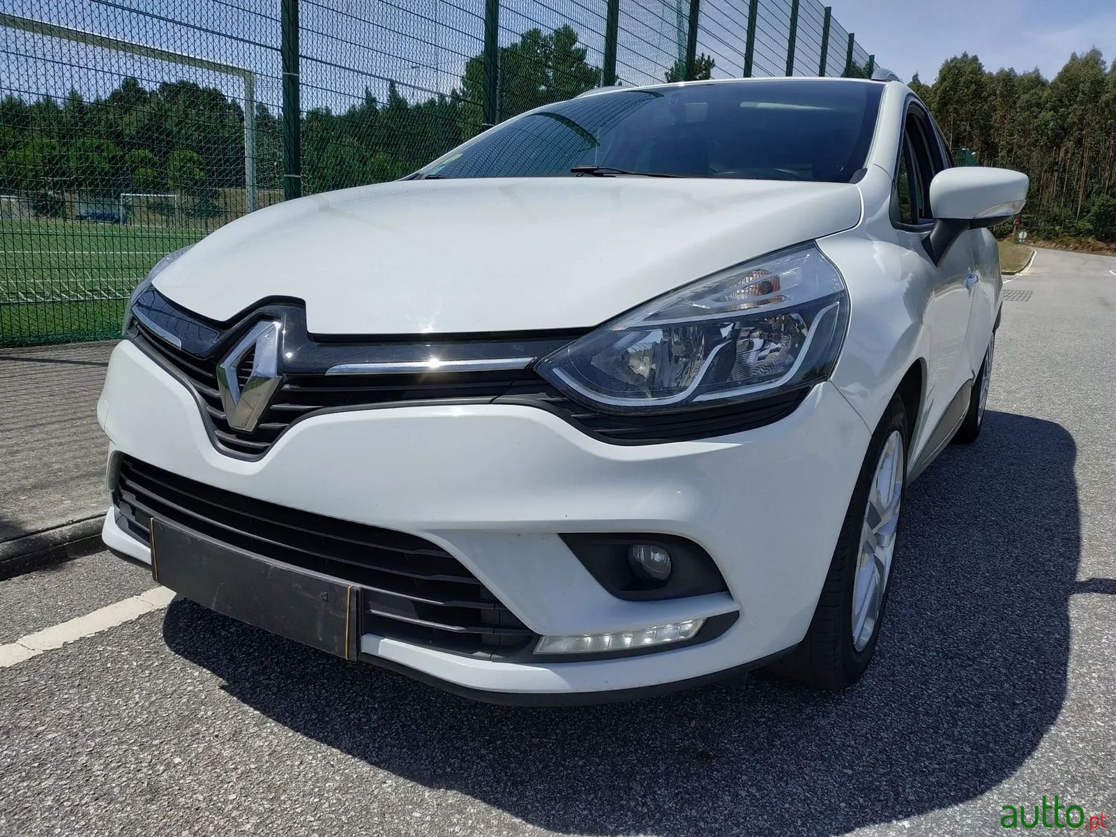 2017' Renault Clio Sport Tourer photo #2