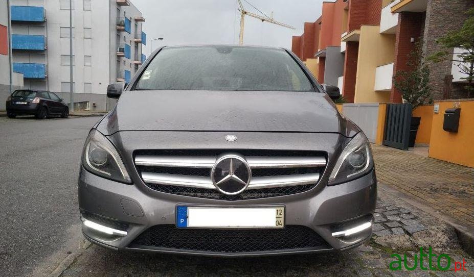 2012' Mercedes-Benz B-180 photo #3