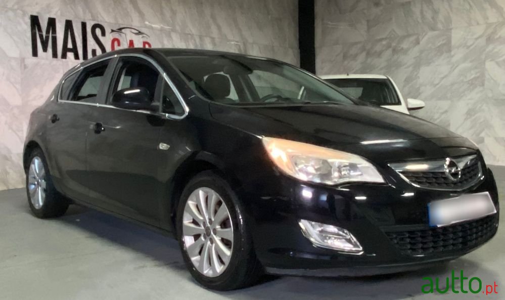 2010' Opel Astra 1.3 Cdti Cosmo photo #2