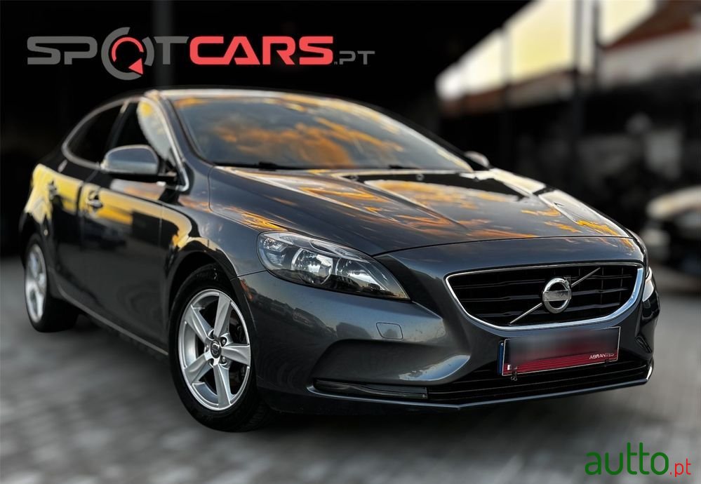 2013' Volvo V40 1.6 D2 Momentum photo #1