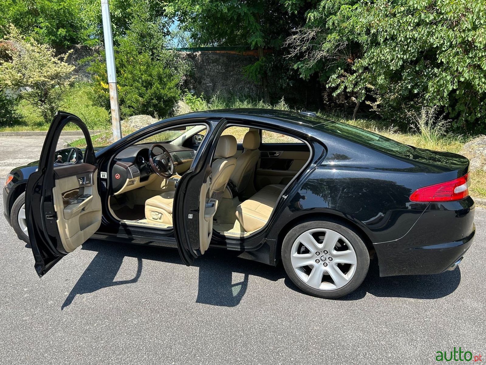 2008' Jaguar XF photo #5