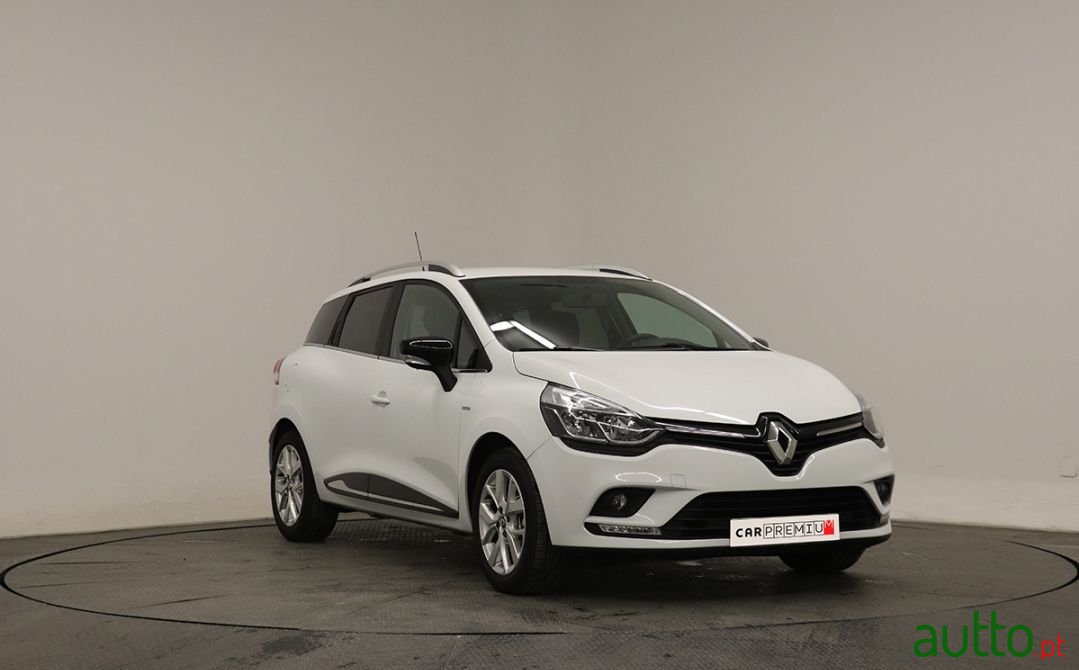 2020' Renault Clio Sport Tourer photo #1