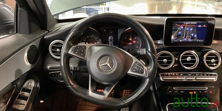 2018' Mercedes-Benz Classe C photo #4