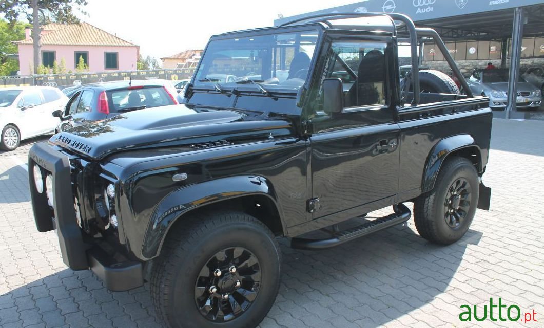 2007' Land Rover Defender Sw photo #4