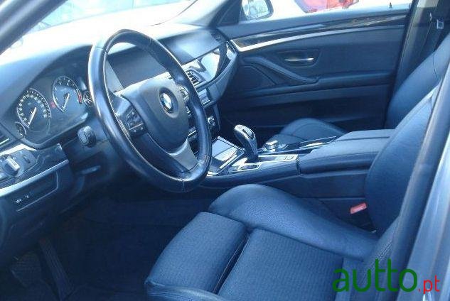 2012' BMW 520 Touring (Pack M) photo #4