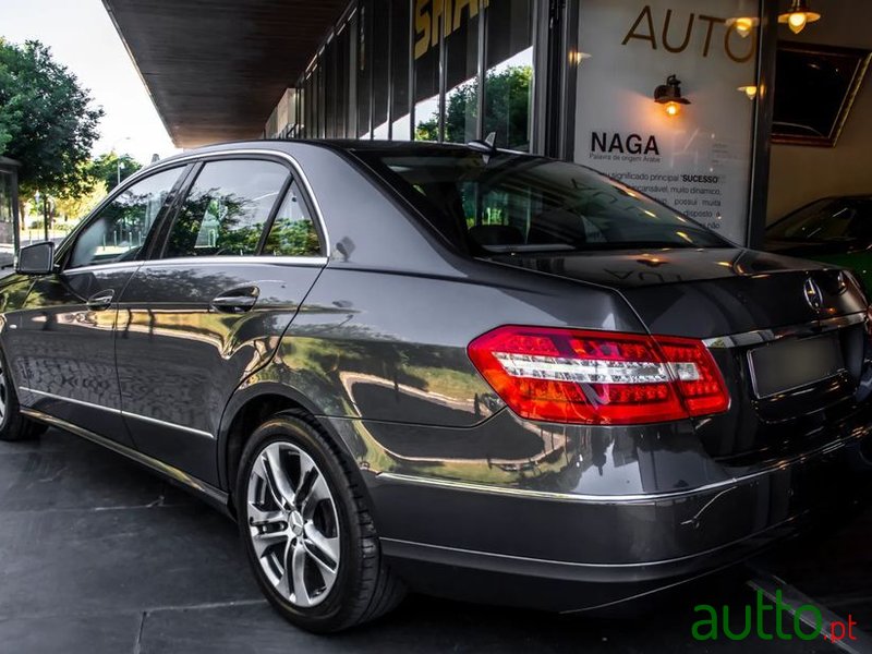 2009' Mercedes-Benz Classe E photo #3
