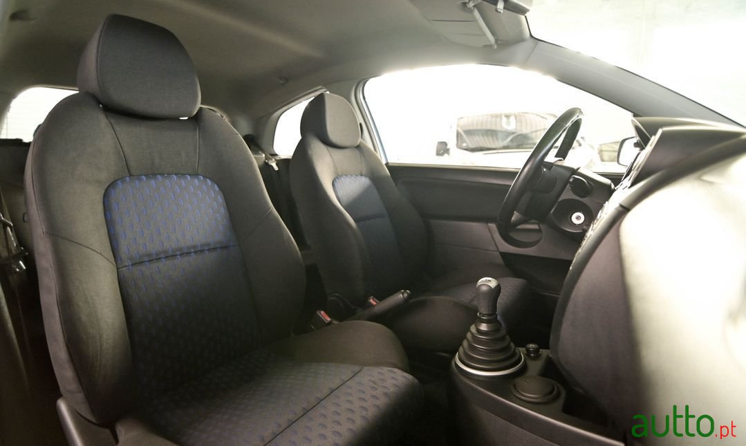 2005' Ford Fiesta photo #4