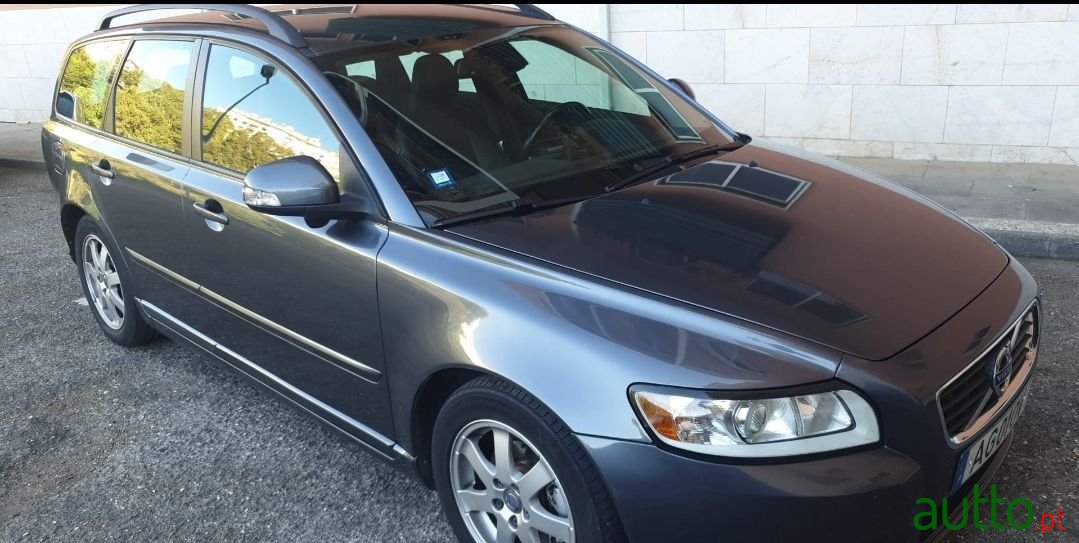 2011' Volvo V50 photo #5