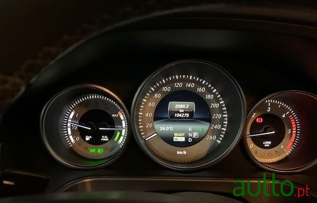 2013' Mercedes-Benz E-300 photo #4