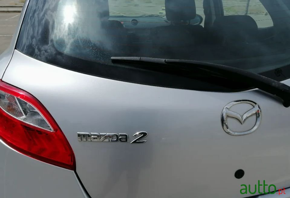 2012' Mazda 2 photo #3