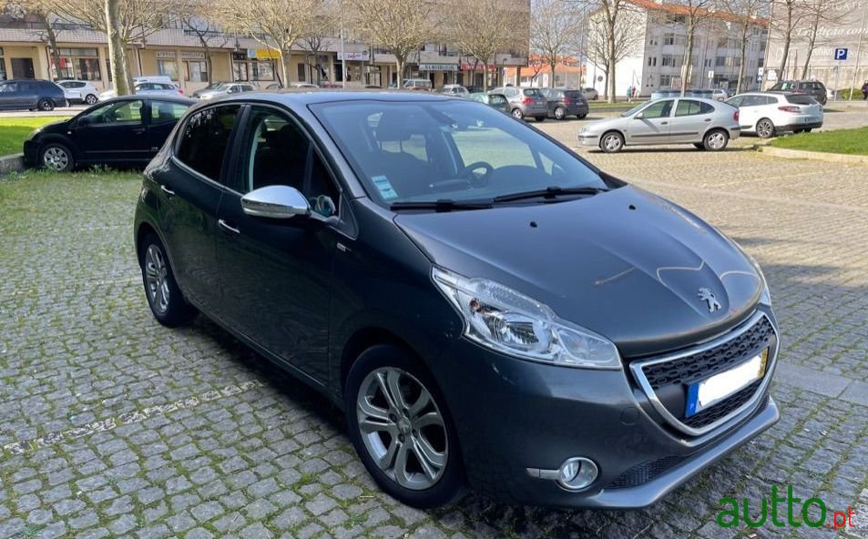 2015' Peugeot 208 photo #1