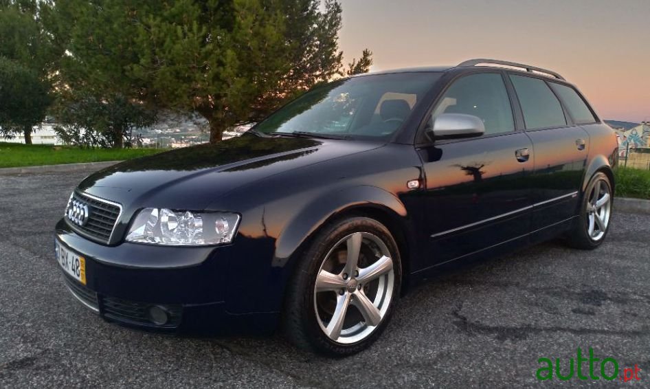 2002' Audi A4 Avant photo #2