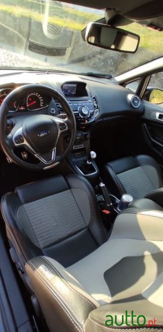 2014' Ford Fiesta photo #6