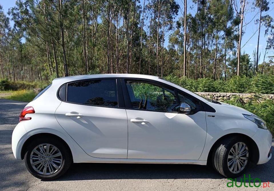 2017' Peugeot 208 photo #5