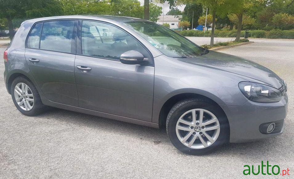 2011' Volkswagen Golf photo #4