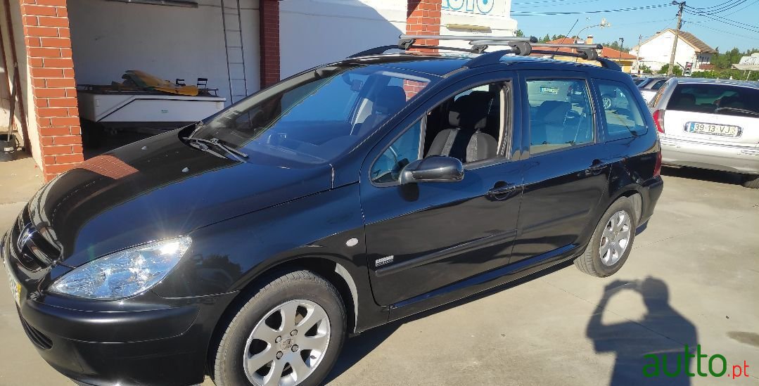 2003' Peugeot 307 Break photo #2