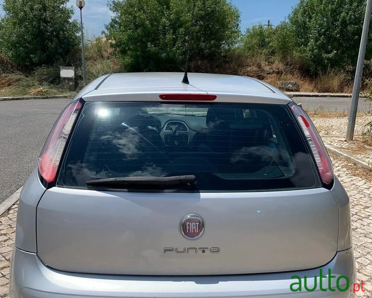 2012' Fiat Punto photo #4