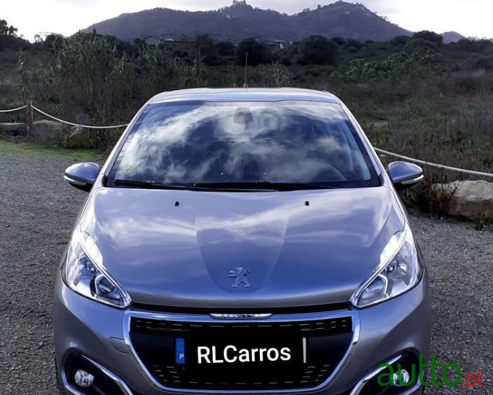 2019' Peugeot 208 photo #1