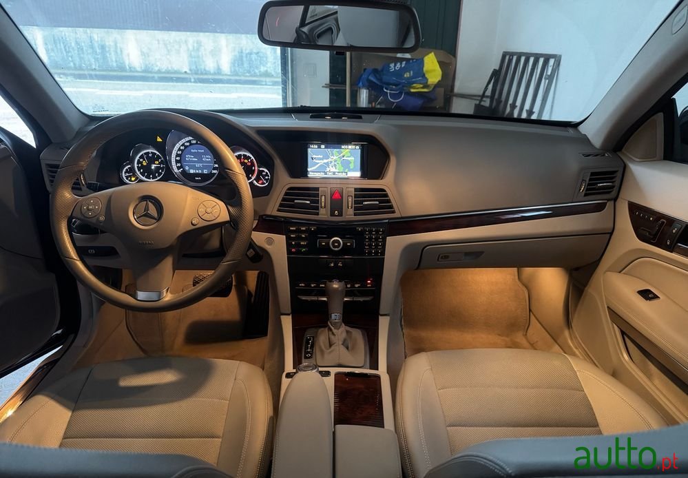 2010' Mercedes-Benz Classe E photo #1