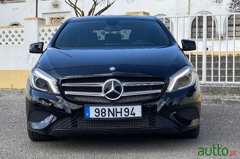 2012' Mercedes-Benz A-200 photo #2