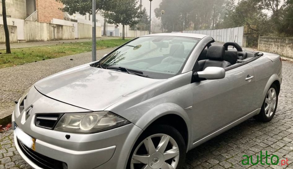 2008' Renault Megane photo #4