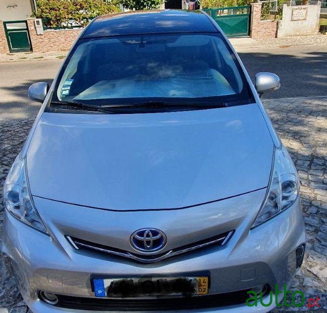 2014' Toyota Prius Plus photo #3