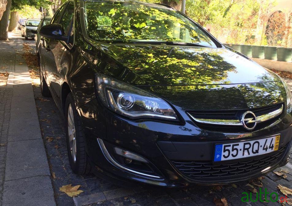2013' Opel Astra Sports Tourer photo #1