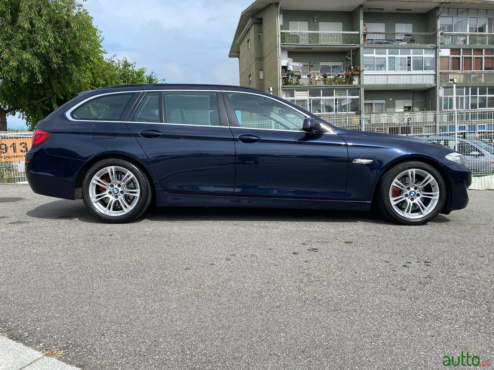 2011' BMW 520 photo #6