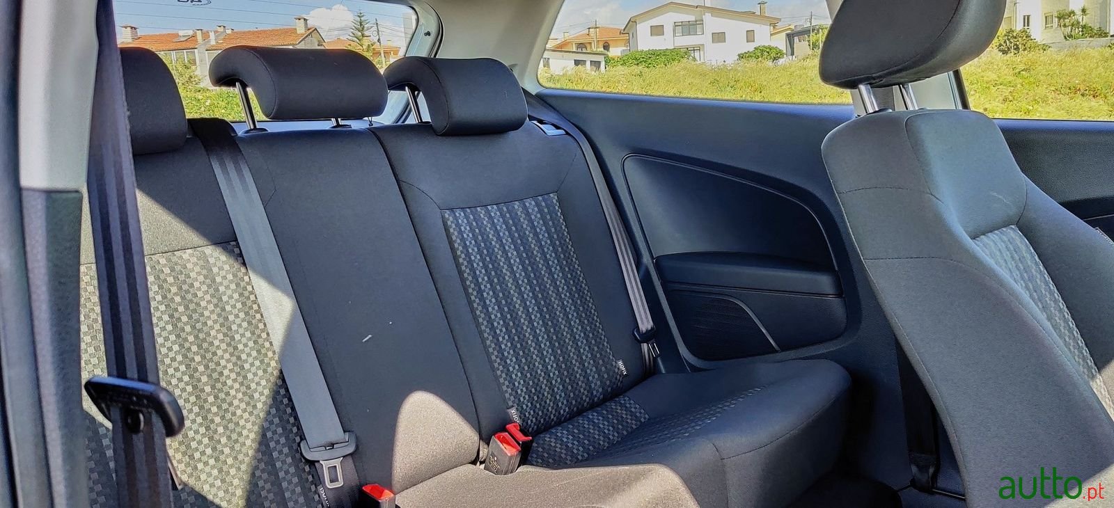 2015' Volkswagen Polo photo #3