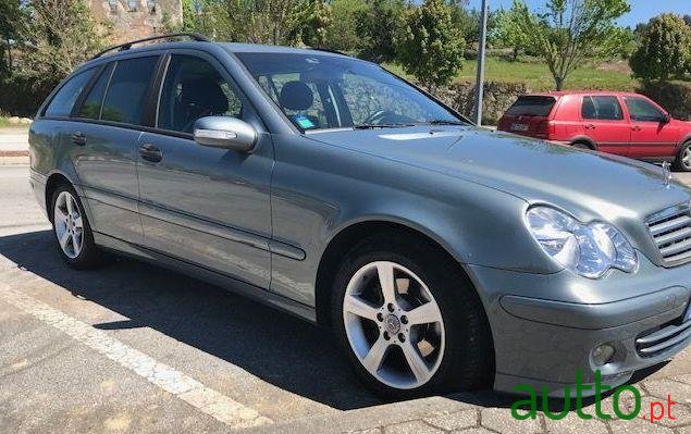 2004' Mercedes-Benz C-220 photo #1