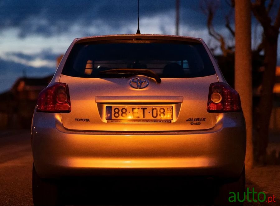 2007' Toyota Auris photo #6