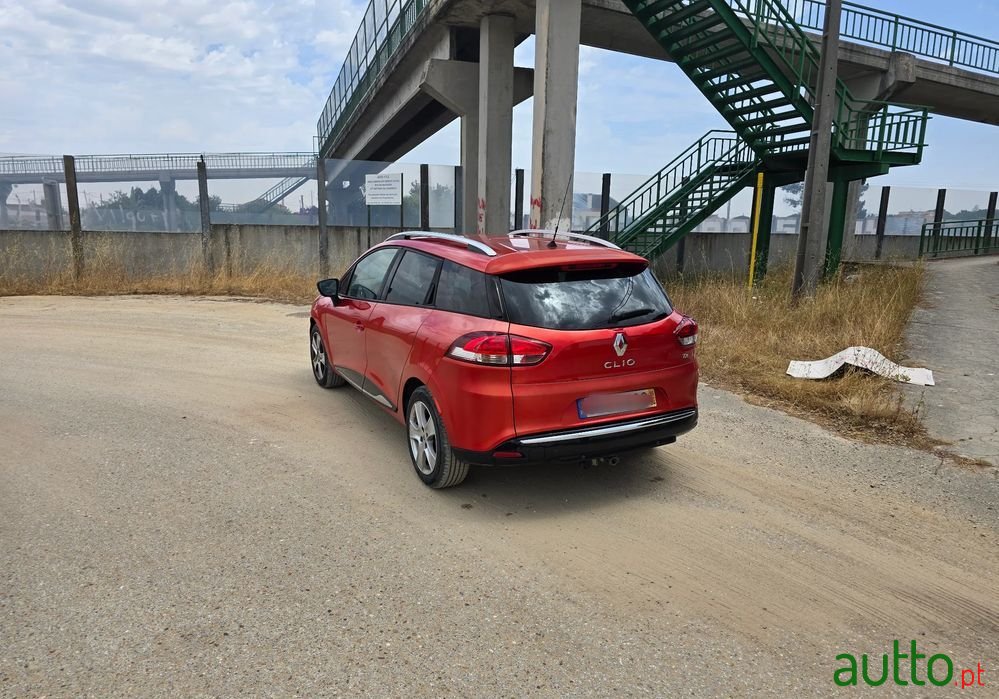 2016' Renault Clio Sport Tourer photo #2