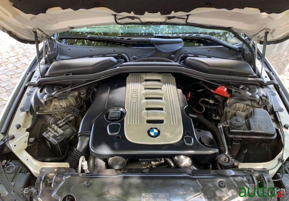 2005' BMW 525 Luxury photo #3