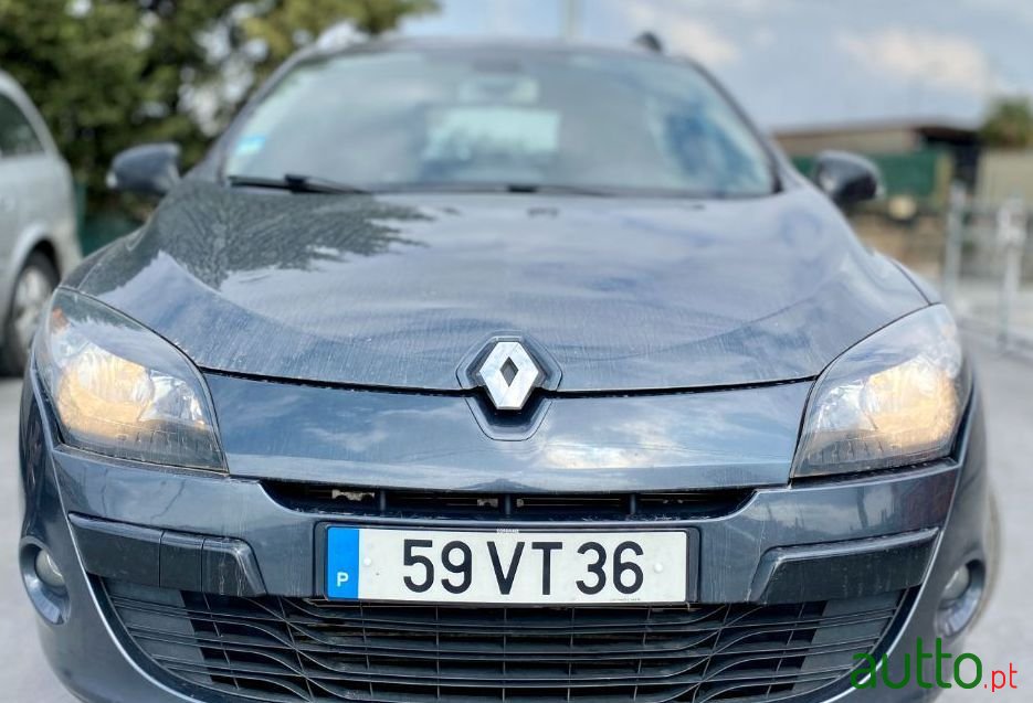 2011' Renault Megane Sport Tourer photo #1