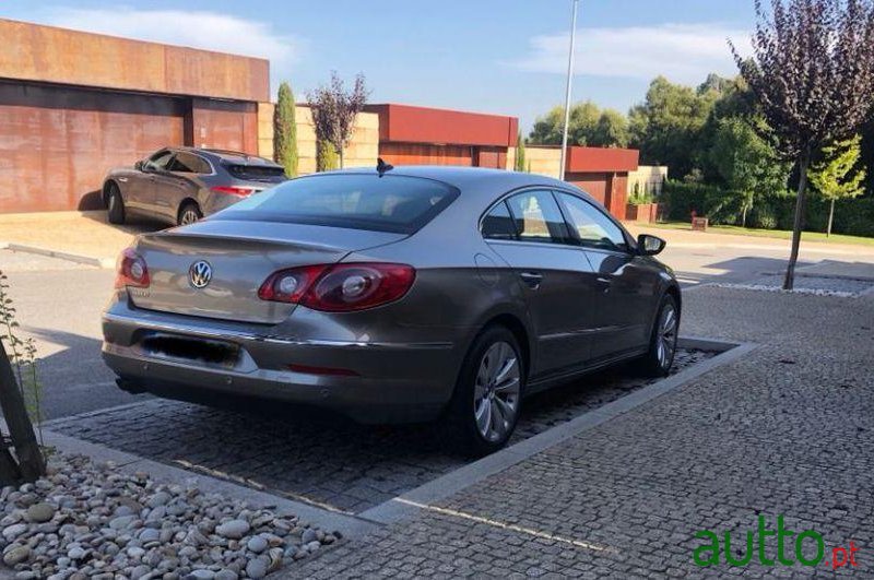 2008' Volkswagen Passat 2.0 Tdi photo #3