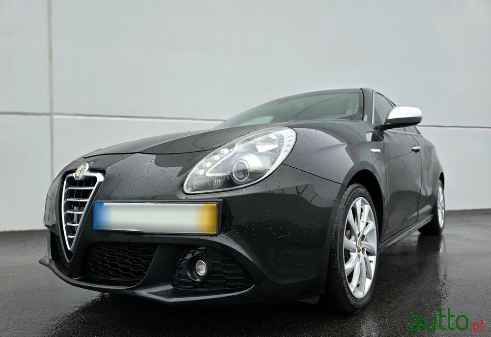 2011' Alfa Romeo Giulietta 1.6 Jtdm Distinctive photo #2
