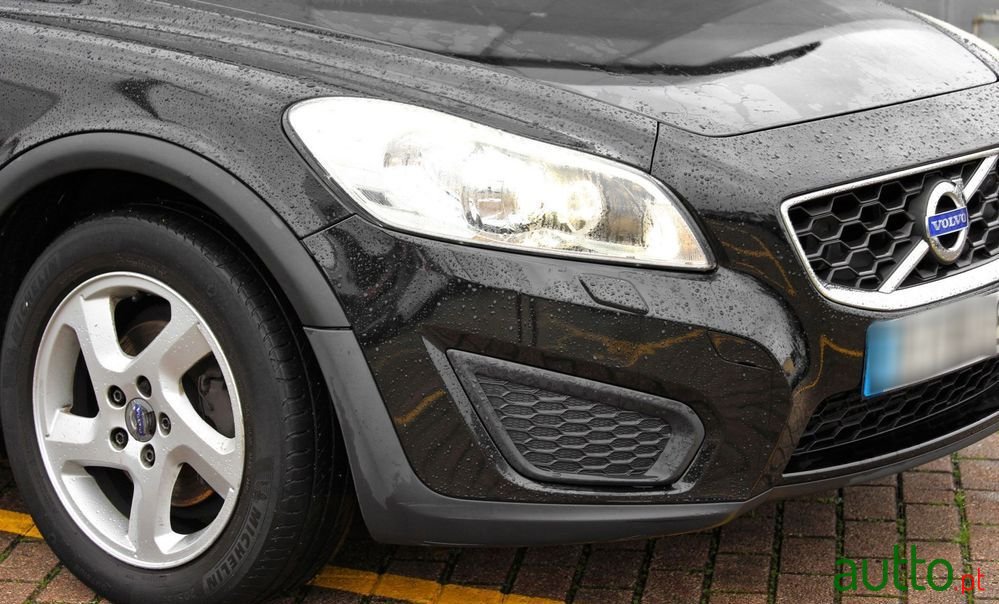 2010' Volvo C30 1.6 D Momentum photo #2