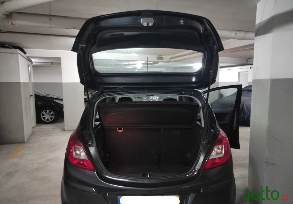 2014' Opel Corsa photo #1