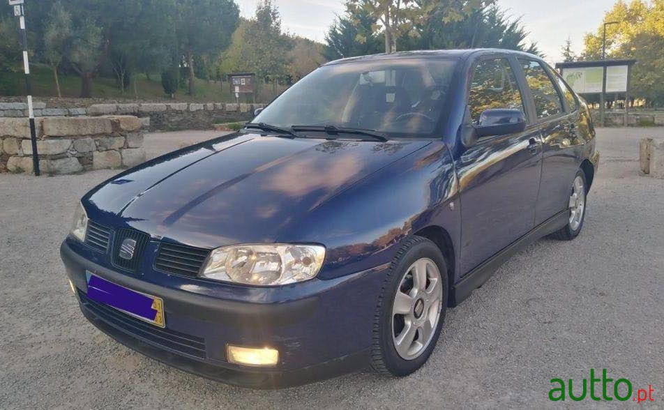 2001' SEAT Cordoba photo #2